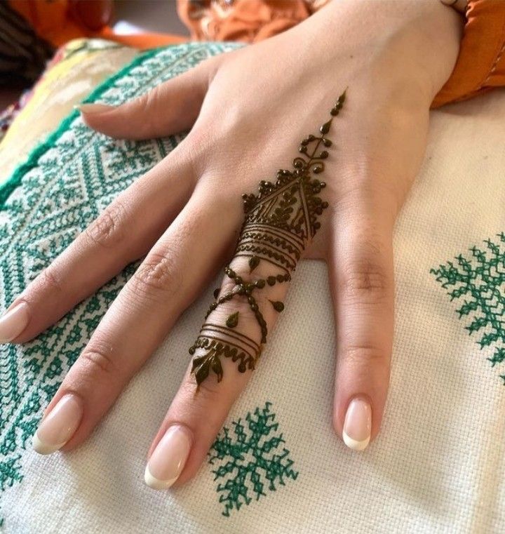 نقش حنا ساده دخترانه