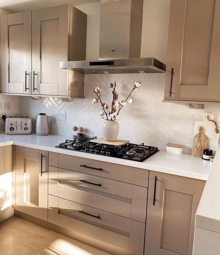 کابینت سفید و رنگی