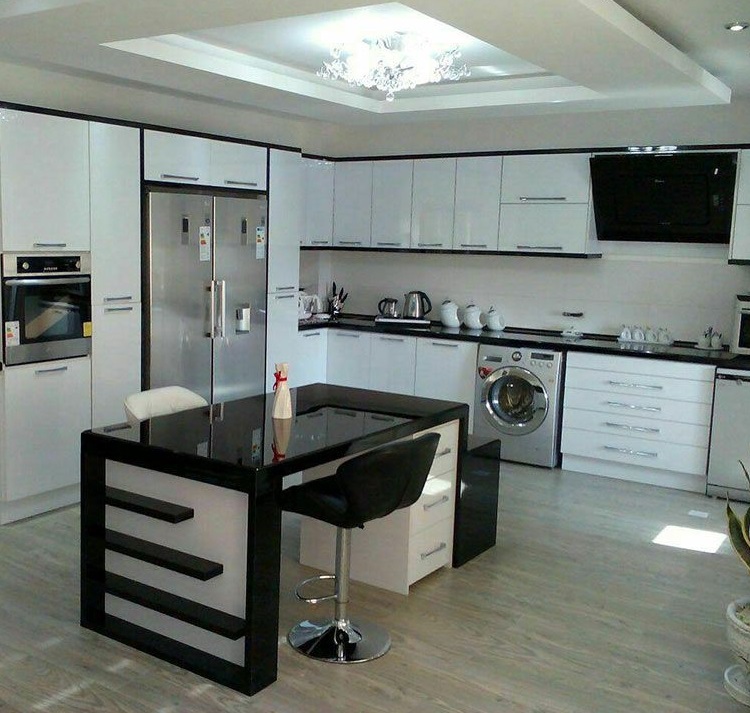 کابینت سفید و رنگی