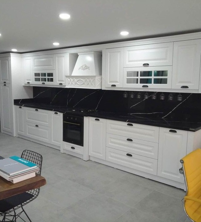 کابینت سفید و رنگی