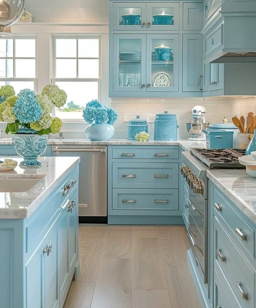 کابینت سفید و رنگی