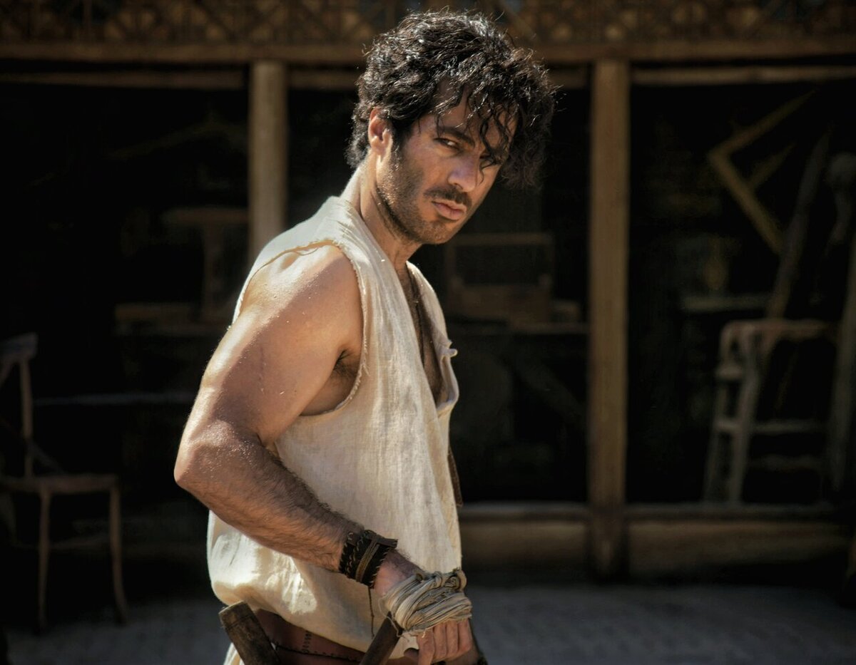 نوید پورفرج در سریال بامداد خمار