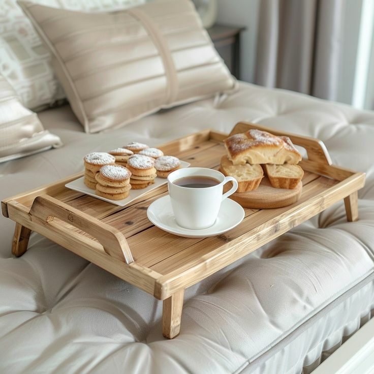 میز روی تخت خواب