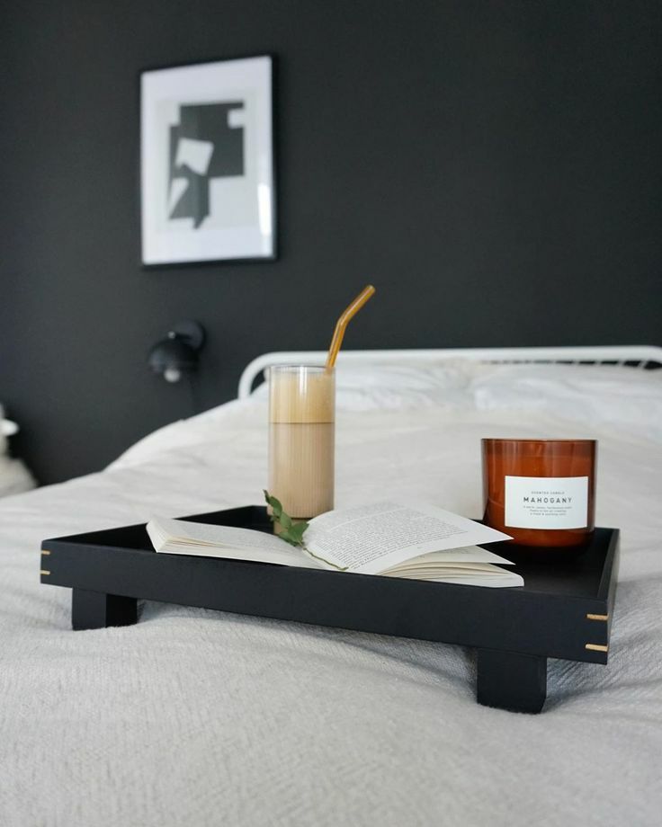 میز روی تخت خواب