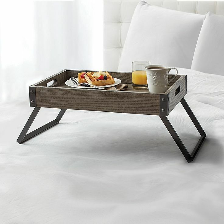 میز روی تخت خواب