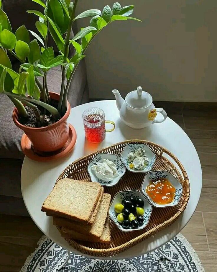چیدمان و تزیین سینی صبحانه