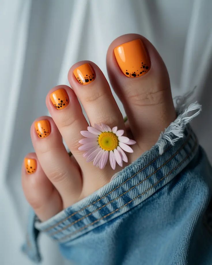عکس پای لاک زده و مدل ژلیش ناخن پا