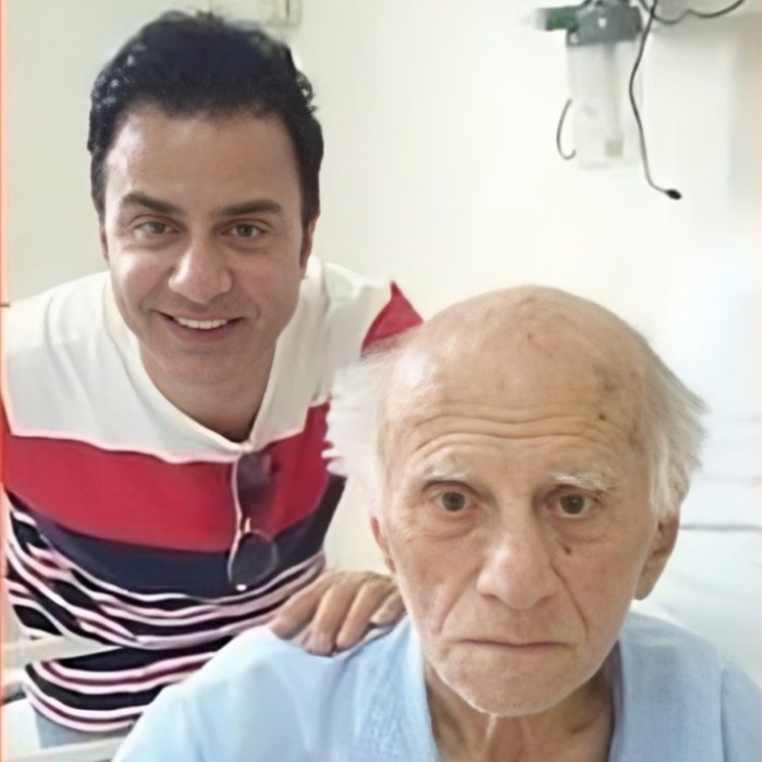 داریوش فرضیایی در کنار پدرش