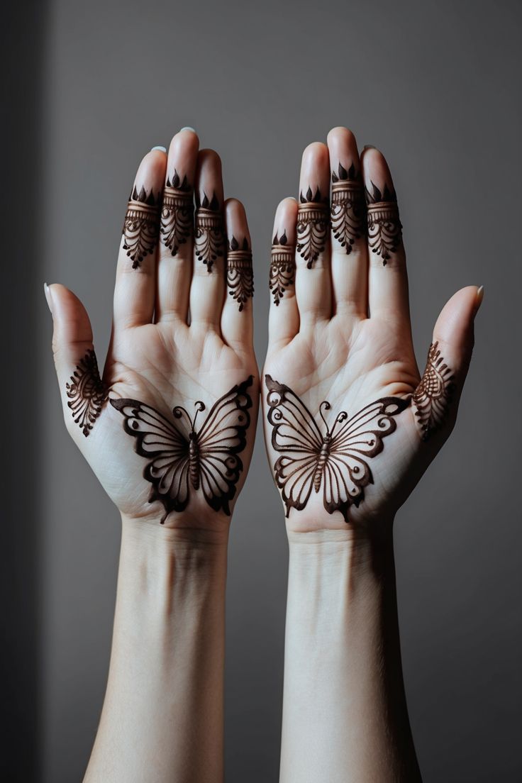 نقش حنا فانتزی روی دست