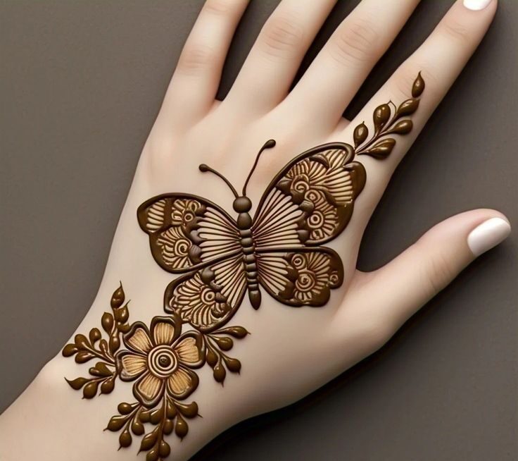 نقش حنا فانتزی روی دست