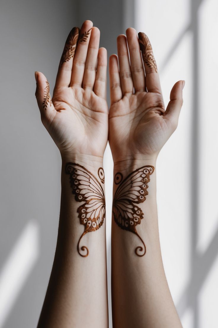 نقش حنا فانتزی روی دست