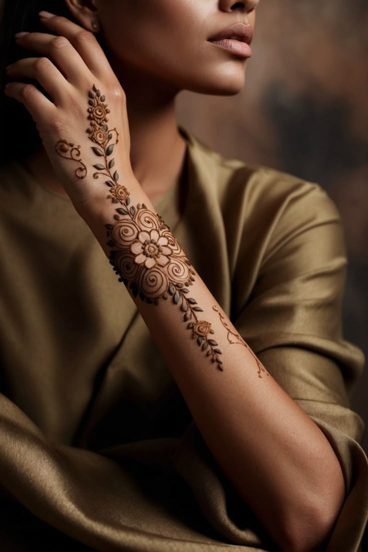 نقش حنا فانتزی روی دست