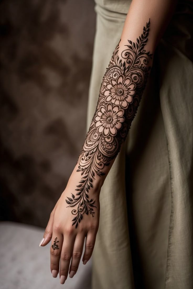 نقش حنا فانتزی روی دست