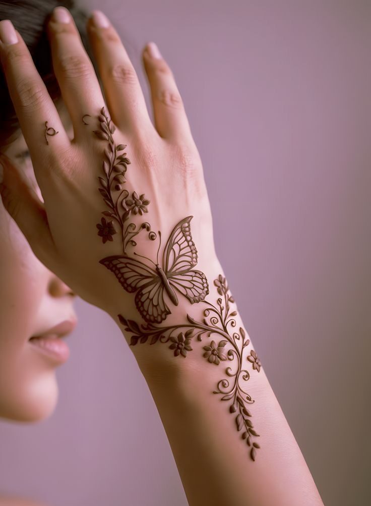 نقش حنا فانتزی روی دست