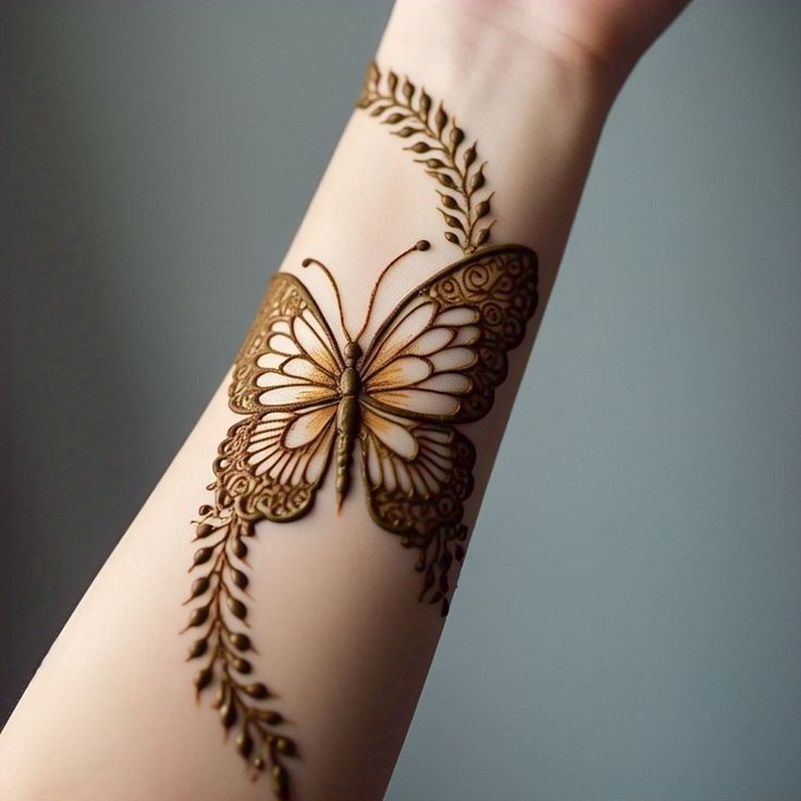 نقش حنا فانتزی روی دست