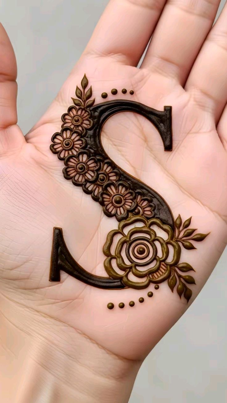 نقش حنا فانتزی روی دست