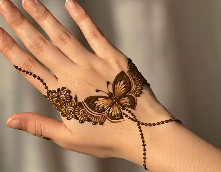 نقش حنا فانتزی روی دست