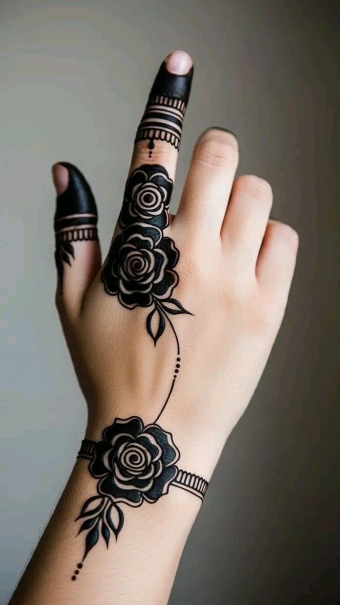 نقش حنا فانتزی روی دست