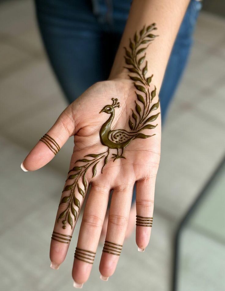 نقش حنا فانتزی روی دست