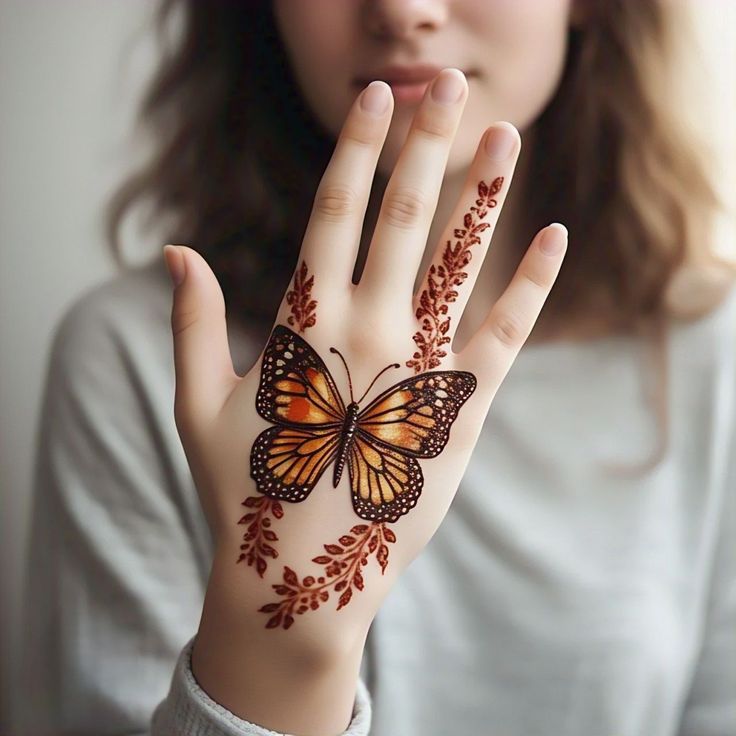 نقش حنا فانتزی روی دست