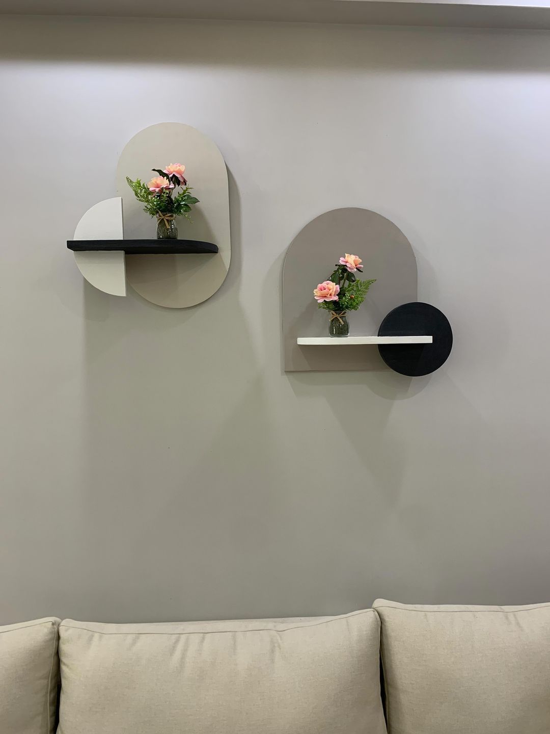 عکس گل طبیعی شیک با دکور دیواری چوبی
