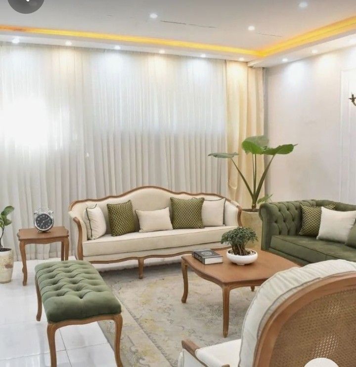 مبل کرم و فرش