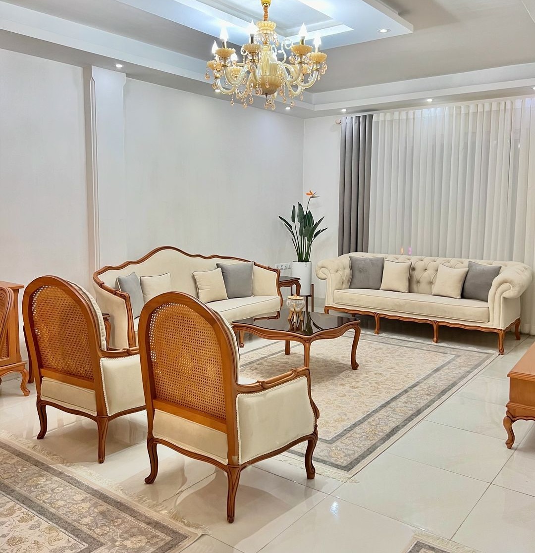 مبل کرم و فرش