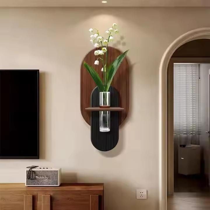 عکس گل طبیعی شیک با دکور دیواری چوبی