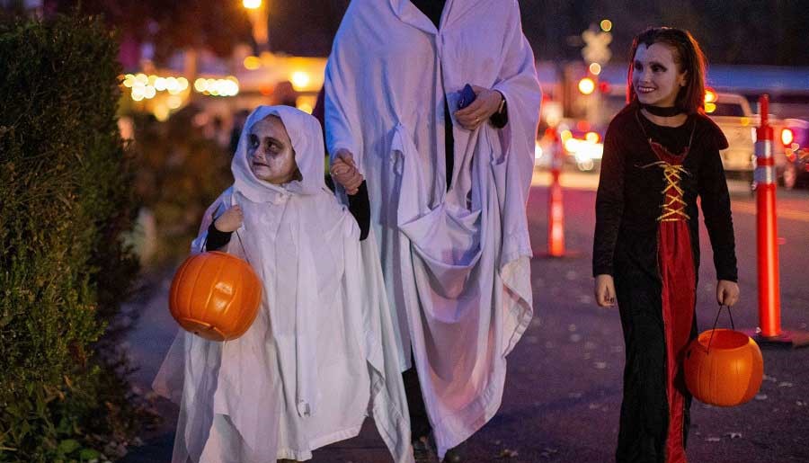 قاشق زنی هالووین - رسوم هالووین - تاریخ هالووین 1404 