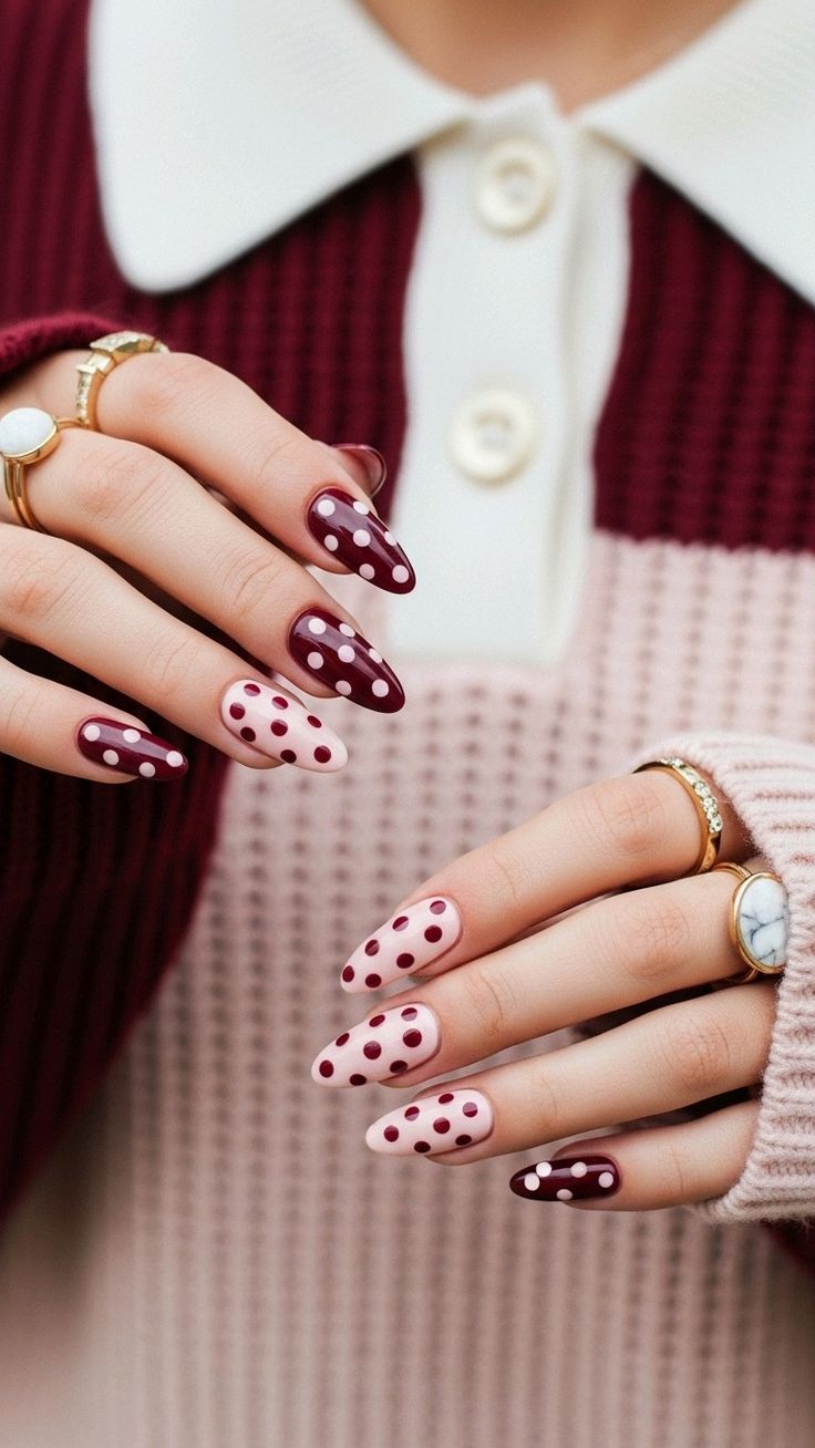 لاک ناخن قرمز زرشکی