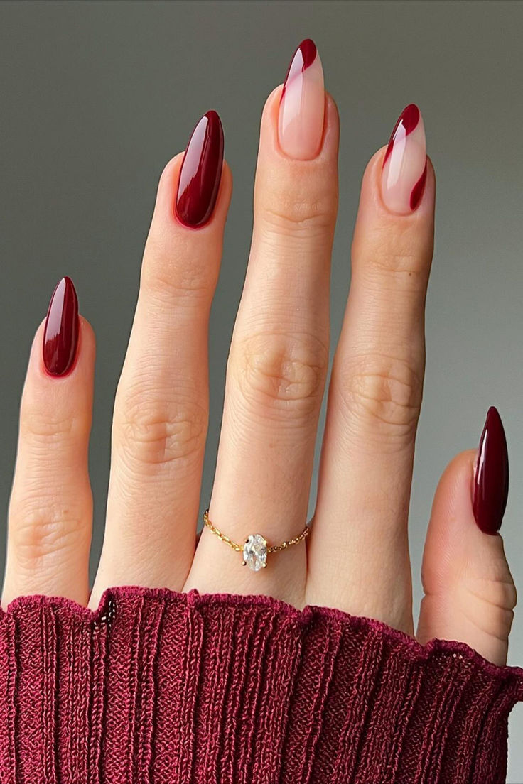 لاک ناخن قرمز زرشکی