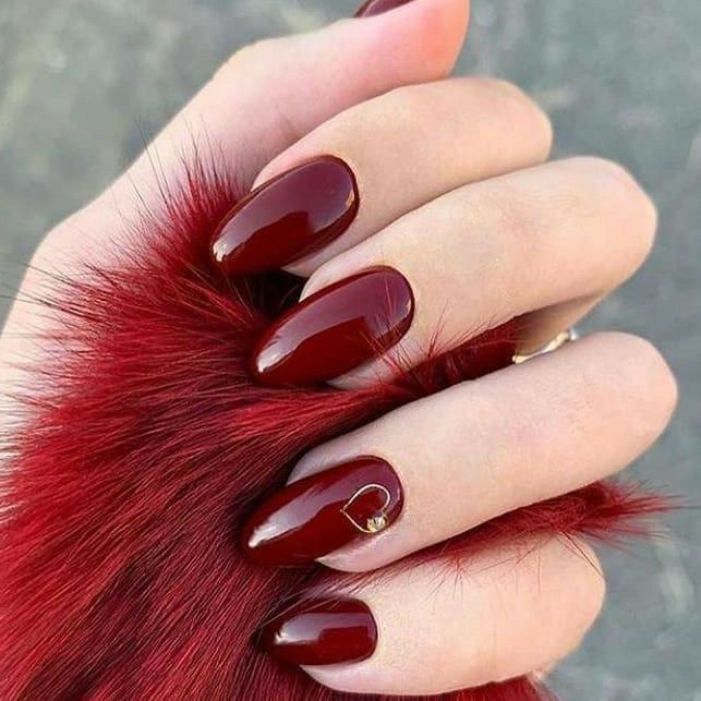 لاک ناخن قرمز زرشکی