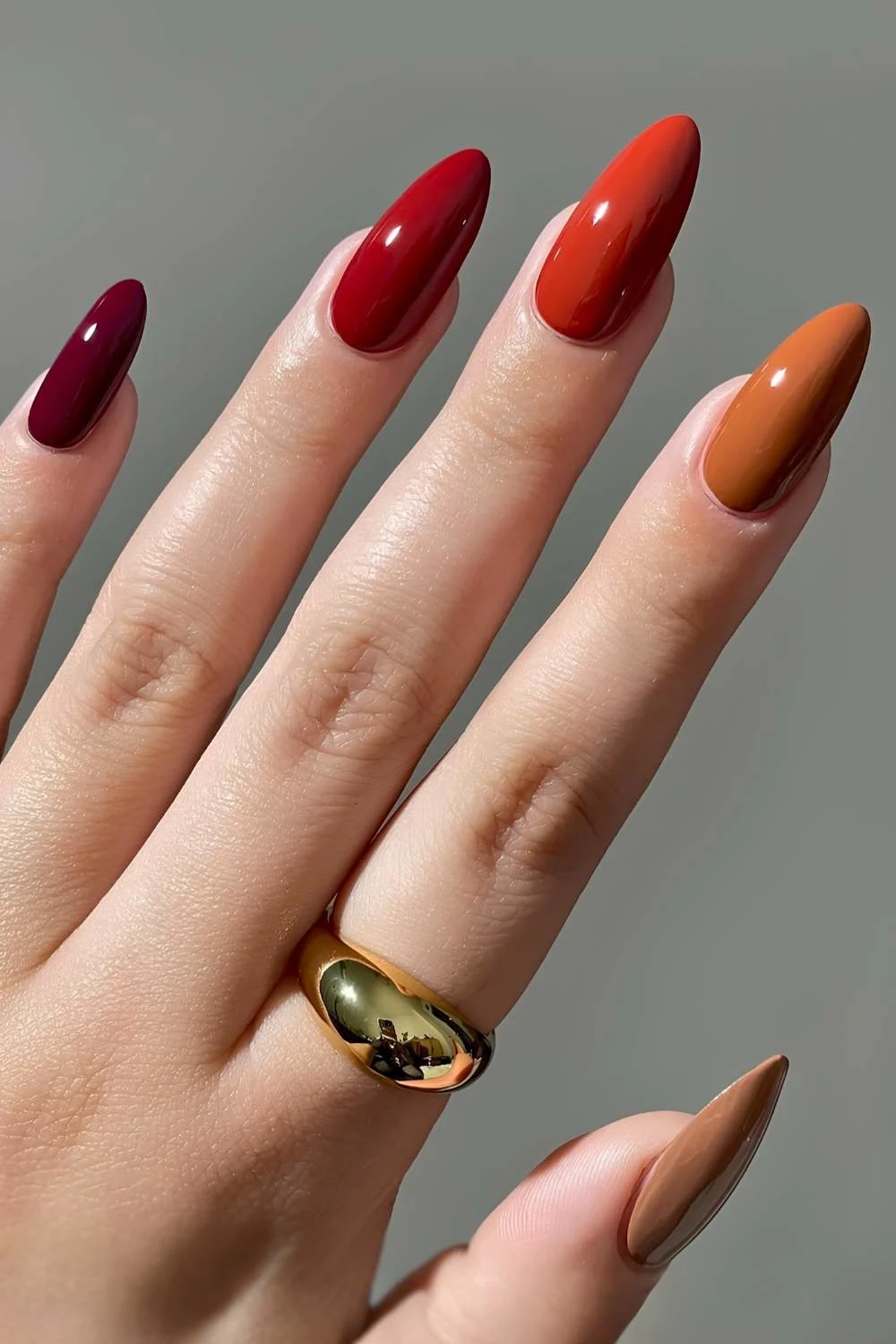 لاک ناخن قرمز زرشکی