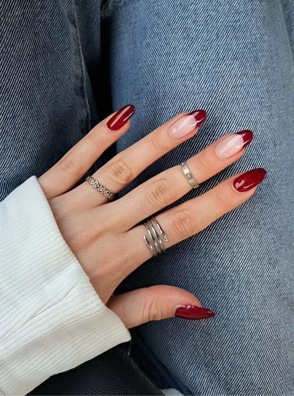 لاک ناخن قرمز زرشکی