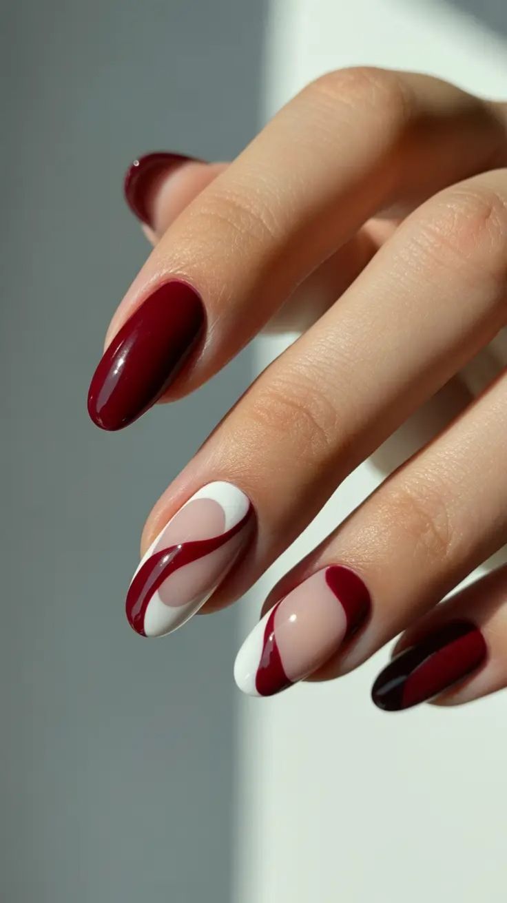 لاک ناخن قرمز زرشکی