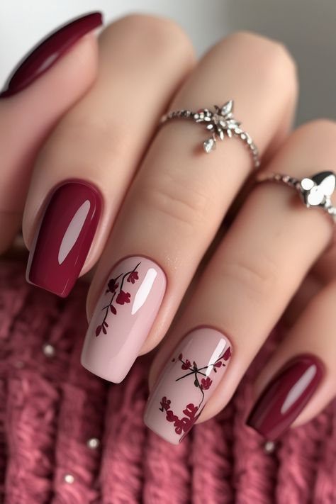 لاک ناخن قرمز زرشکی