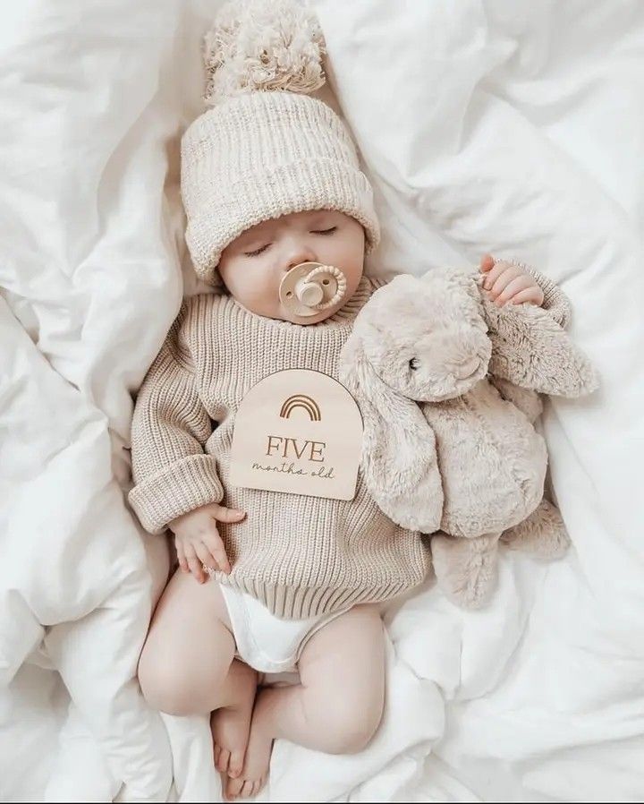 ایده عکس ماهگرد نوزاد در منزل