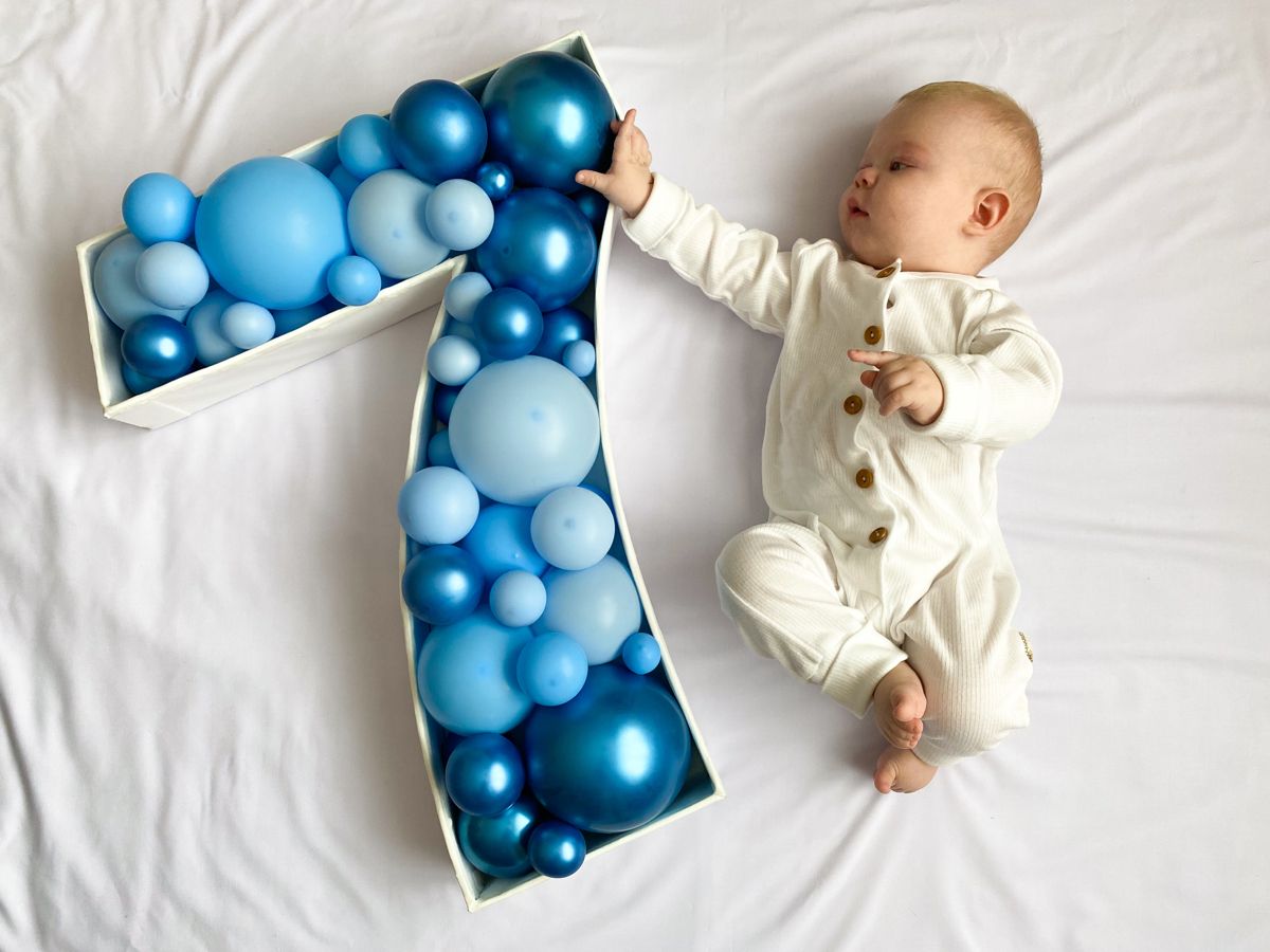 ایده عکس ماهگرد نوزاد در منزل