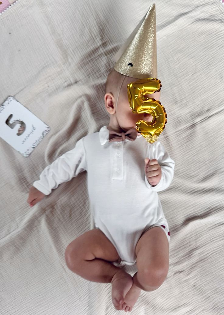 ایده عکس ماهگرد نوزاد در منزل