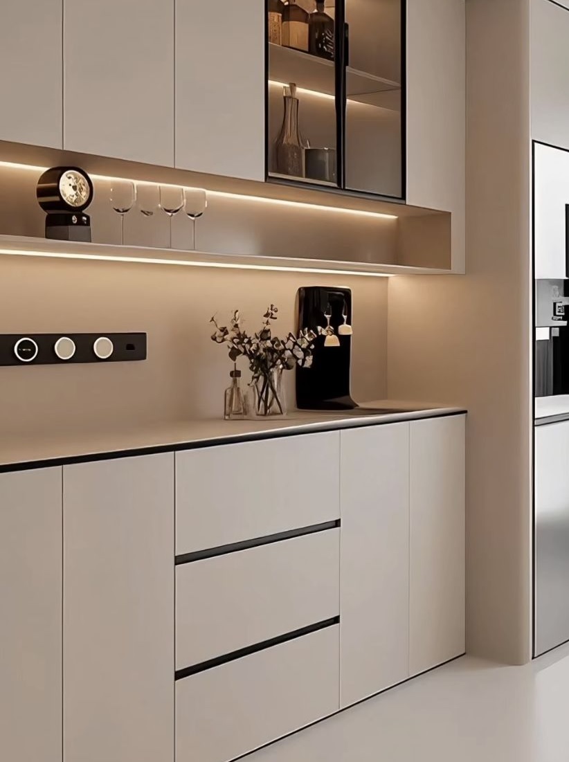 کابینت سفید و رنگی