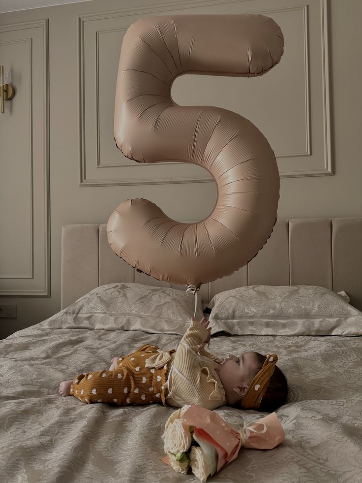 ایده عکس ماهگرد نوزاد در منزل