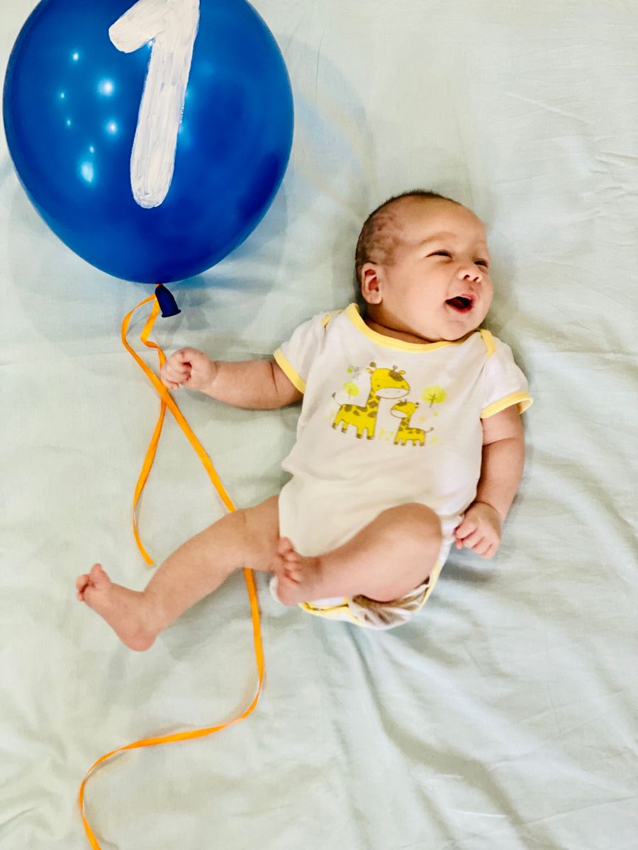 ایده عکس ماهگرد نوزاد در منزل