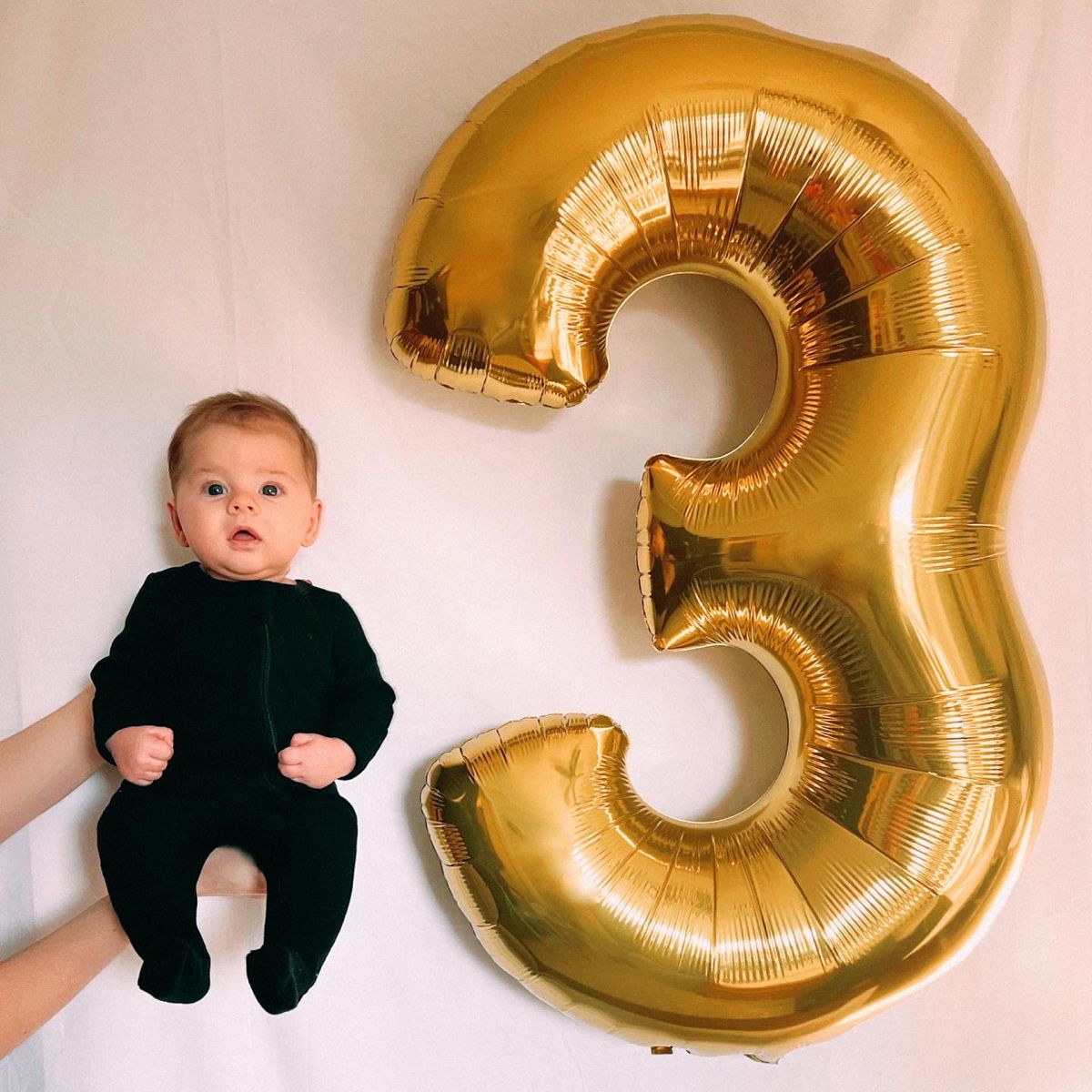 ایده عکس ماهگرد نوزاد در منزل