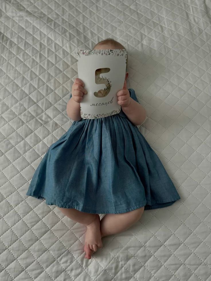 ایده عکس ماهگرد نوزاد در منزل