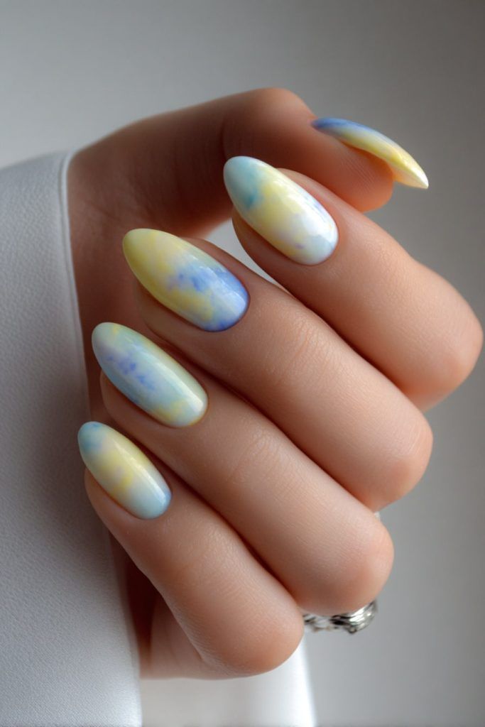 مدل ناخن فرنچ ماربل سفید و رنگی
