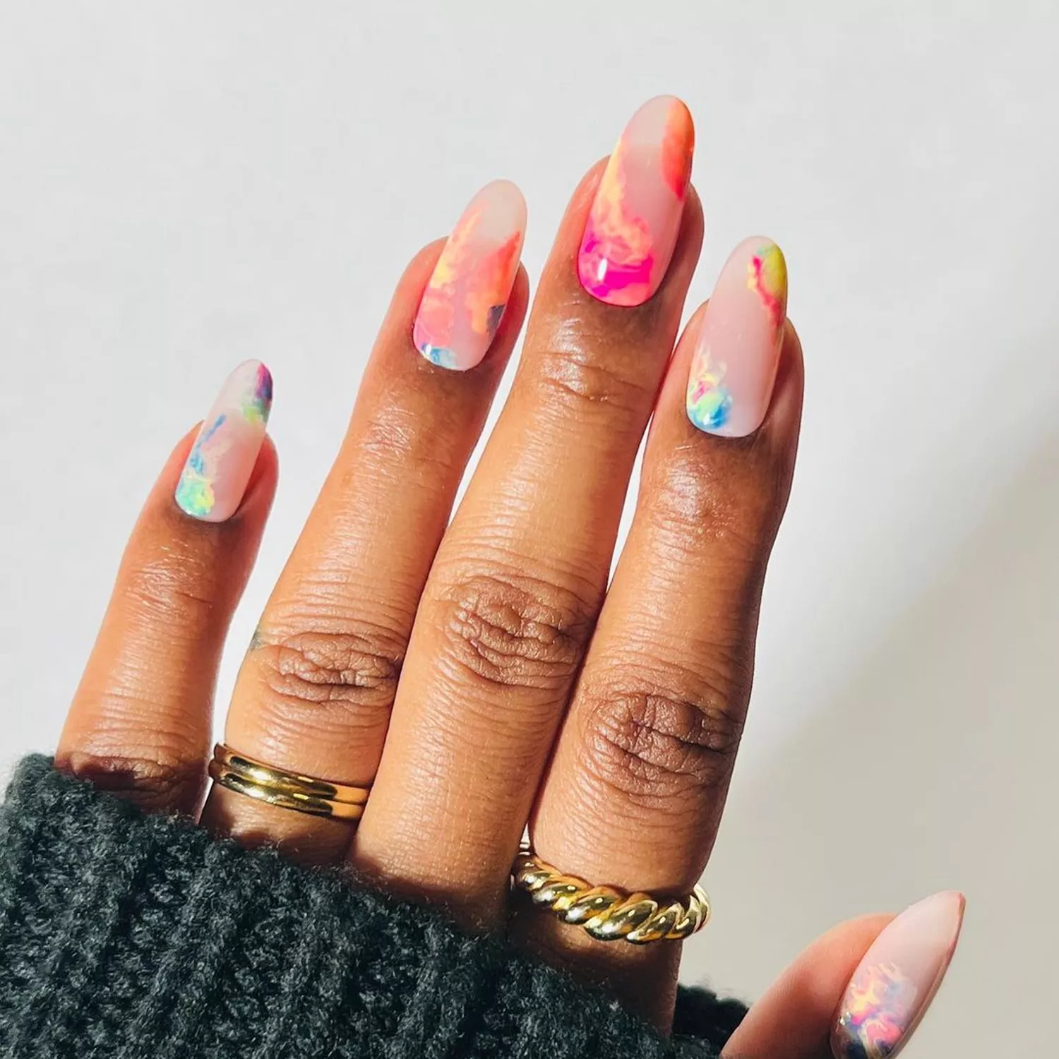 مدل ناخن فرنچ ماربل سفید و رنگی