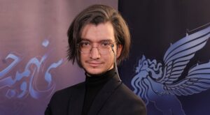 کارگردان قرمز یواش