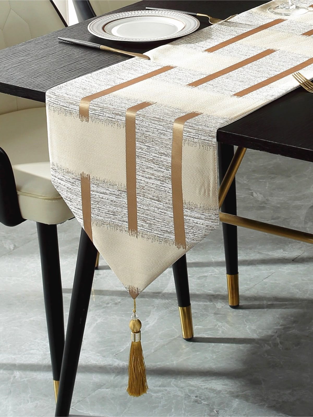 رانر میز ناهارخوری