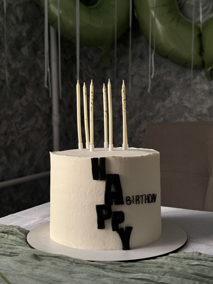 کیک مینیمال مردانه