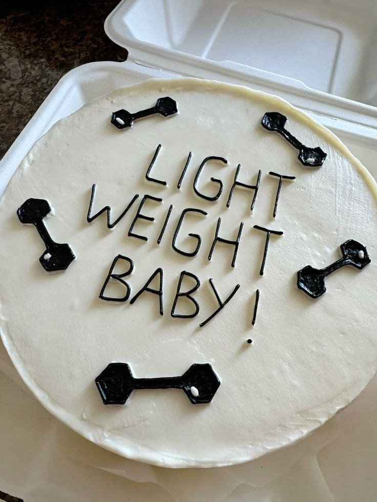 کیک مینیمال مردانه